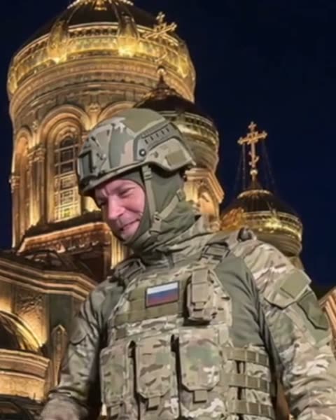 Роль «Папа»: Солдат в шлеме: смотрит на ребёнка, а в конце отдаёт честь